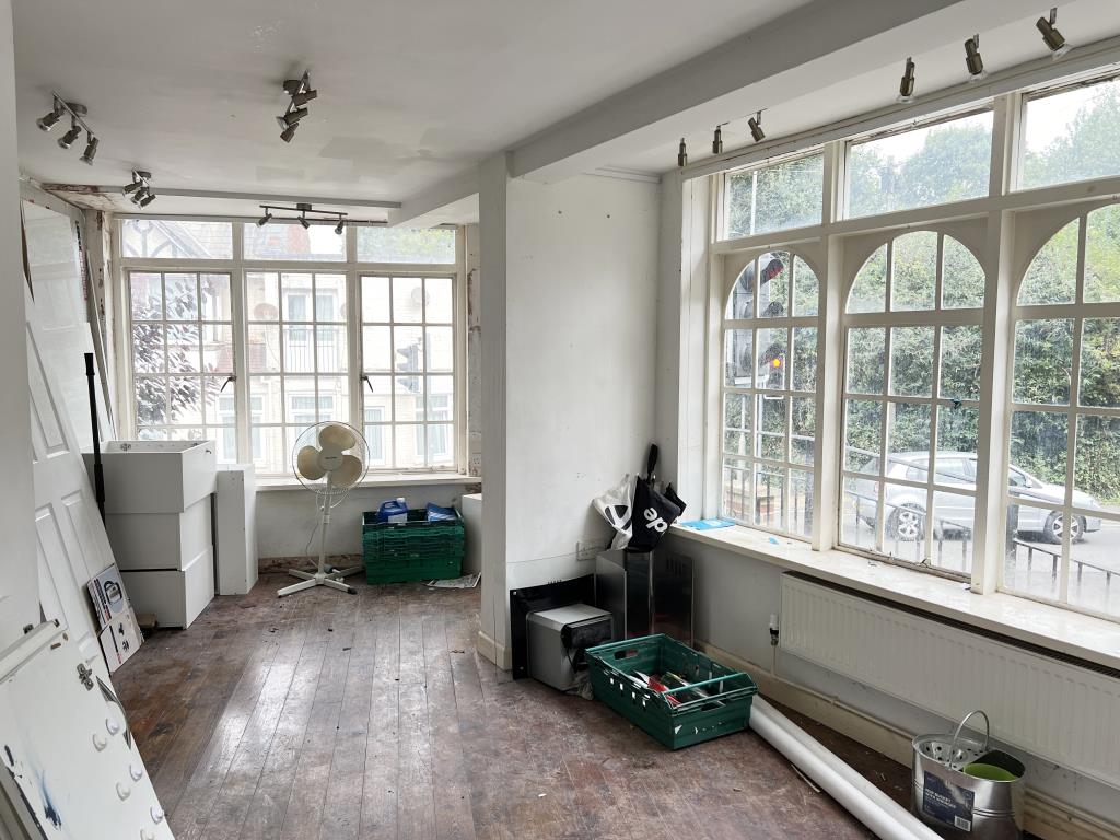 Lot: 167 - COMMERCIAL UNIT WITH RESIDENTIAL ACCOMMODATION ABOVE - Internal view of shop on ground floor